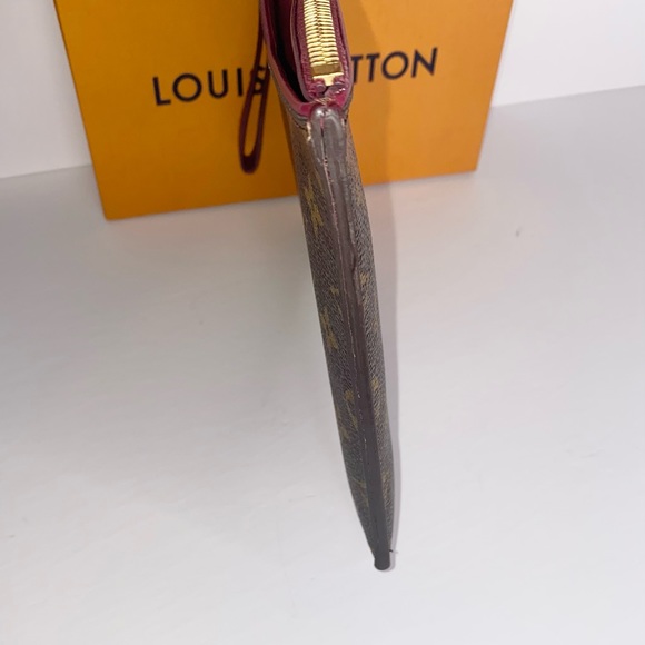 ❌❌SOLD OUT❌❌ Vuitton monogram Pallas wristlet - Picture 6 of 8